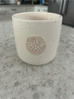 “New” DW Home Cream Speckled Ceramic Candle with Sand Dollar Accents